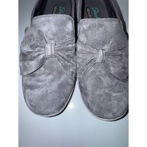 Skechers Womens 23942 Grey Suede Bow Slip On Sneakers Air Cooled Memory Foam 9.5